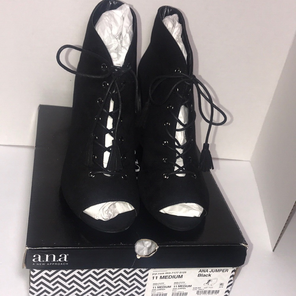 New Black Bootie Size 11